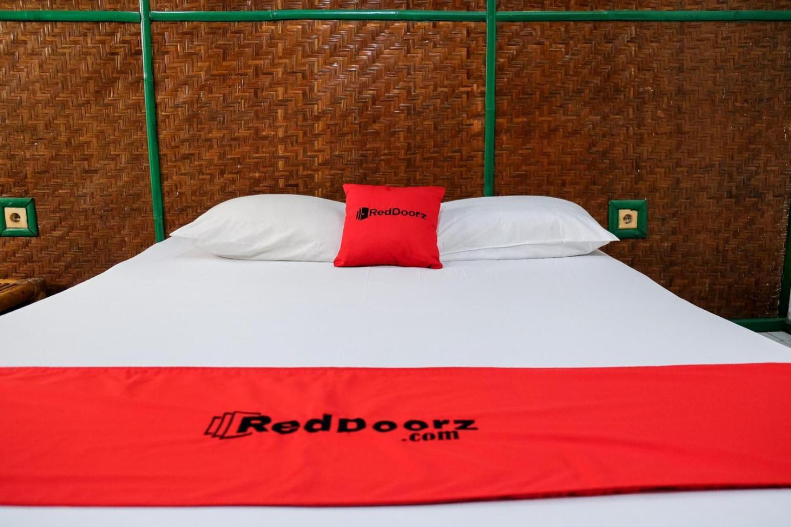 Reddoorz Plus Near Jalan Baru Bogor Exterior photo